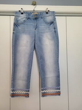 Democracy Flex-ellent Light Blue Cropped Jeans with Multicolor Scalloped Hem